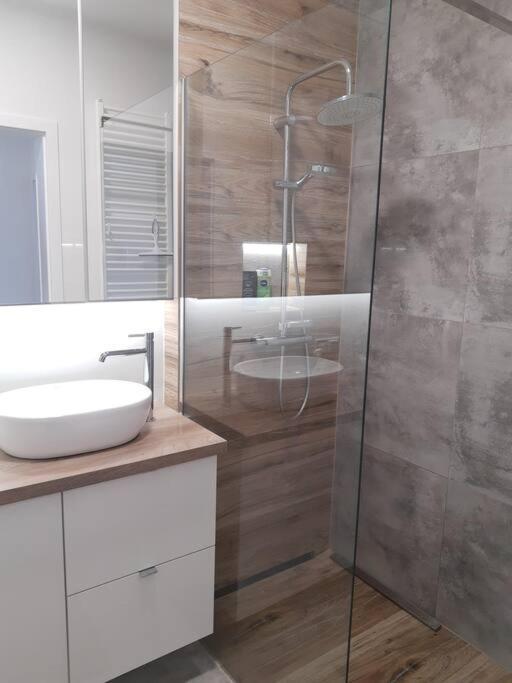 Apartment New Wolynska - Przestronny, Z Widokiem, Czysto, Parking, Balkon